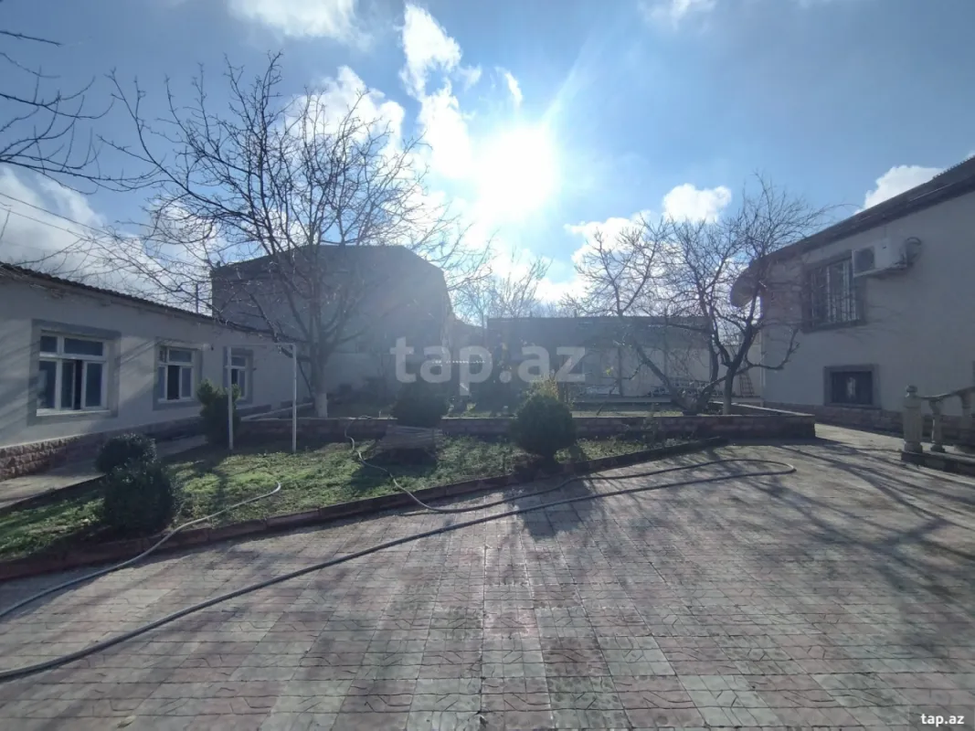 Satılır 4 otaqlı həyət evi
