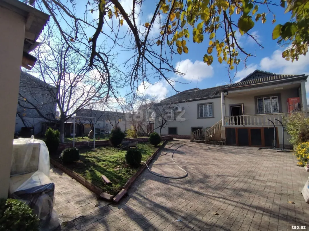 Satılır 4 otaqlı həyət evi