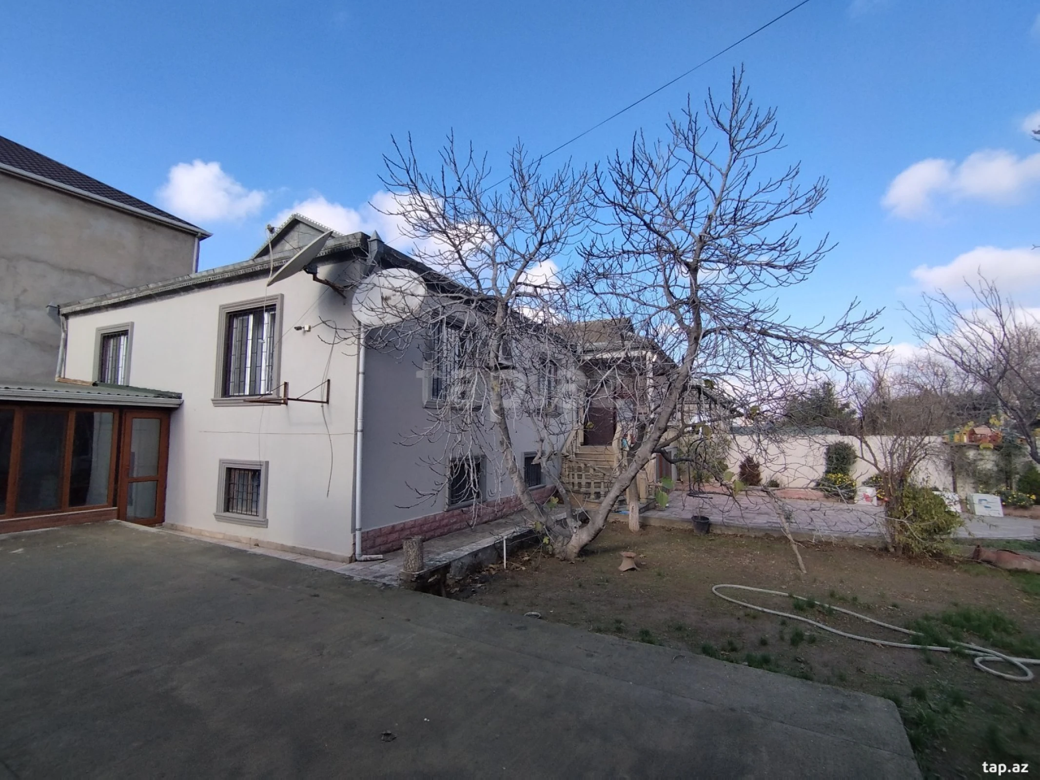 Satılır 4 otaqlı həyət evi