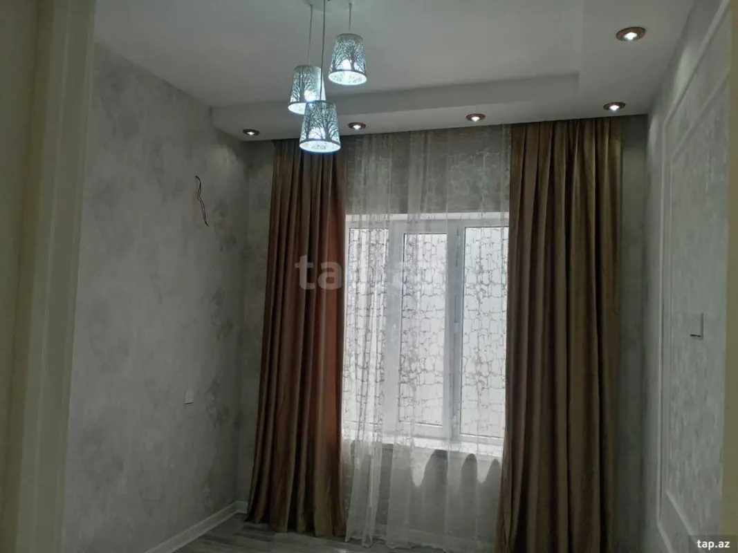 Satılır 4 otaqlı həyət evi 300 m²
