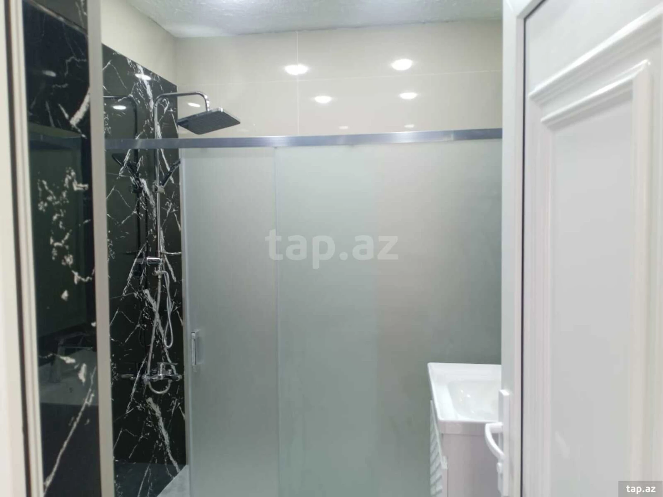 Satılır 4 otaqlı həyət evi 300 m²