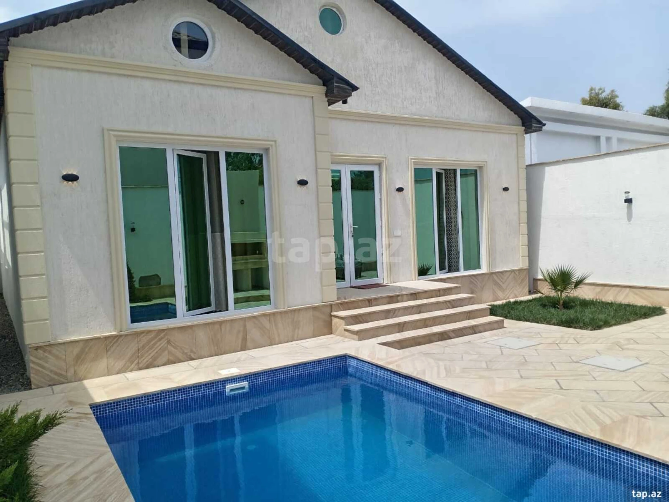 Satılır 4 otaqlı həyət evi 300 m²