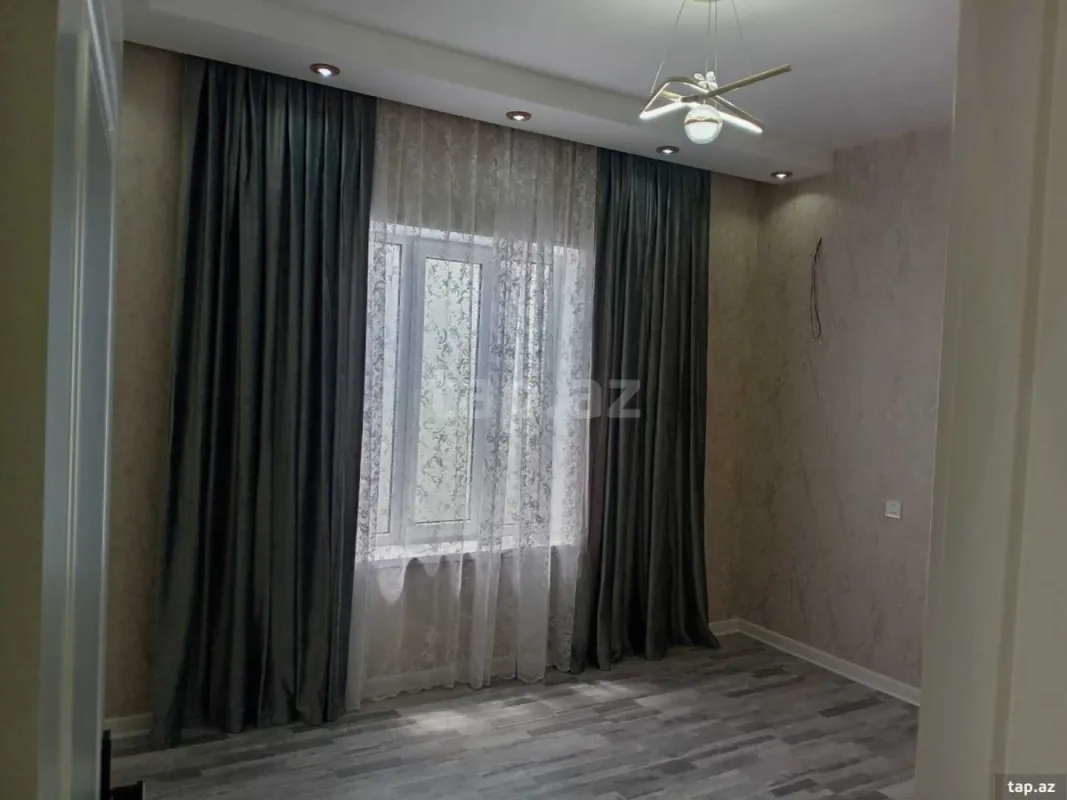 Satılır 4 otaqlı həyət evi 300 m²