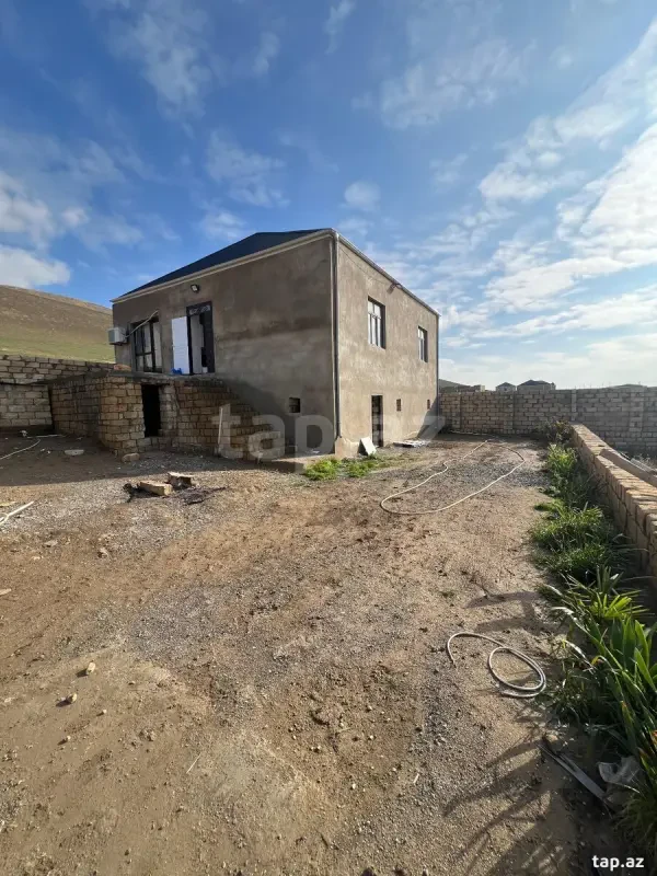Satılır 2 otaqlı həyət evi 125 m²