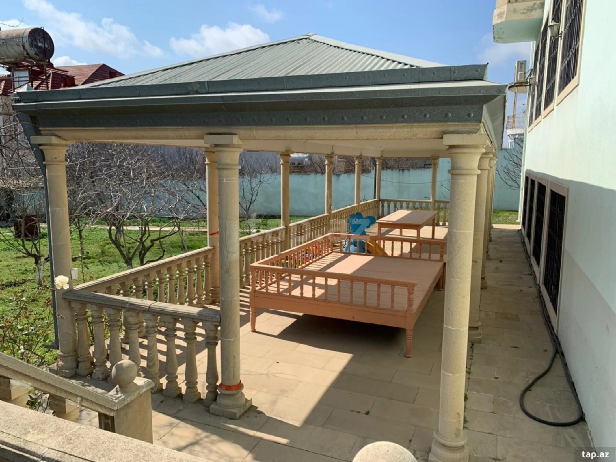 Kirayə verilir 10 otaqlı həyət evi