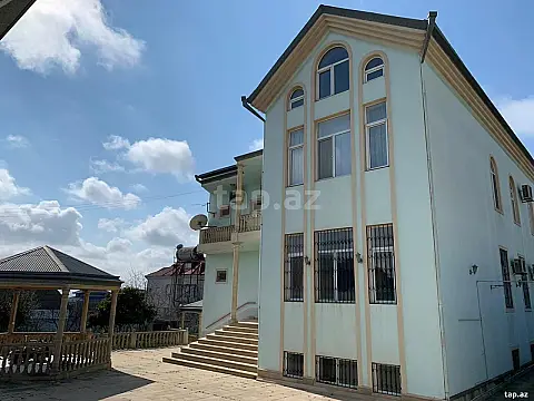 Kirayə verilir 10 otaqlı həyət evi
