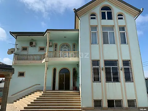 Kirayə verilir 10 otaqlı həyət evi