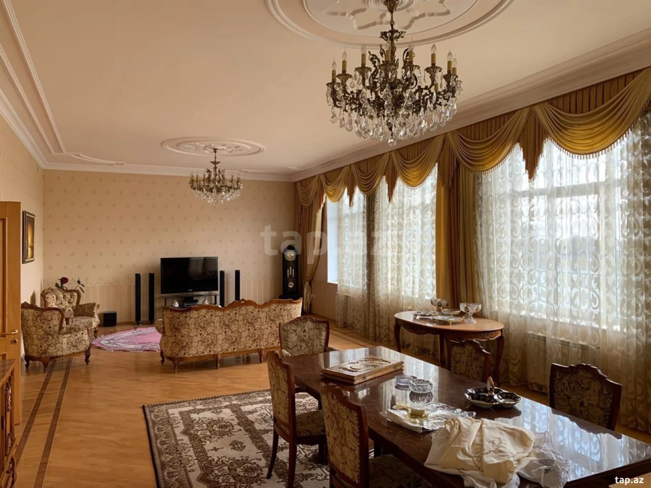 Kirayə verilir 10 otaqlı həyət evi