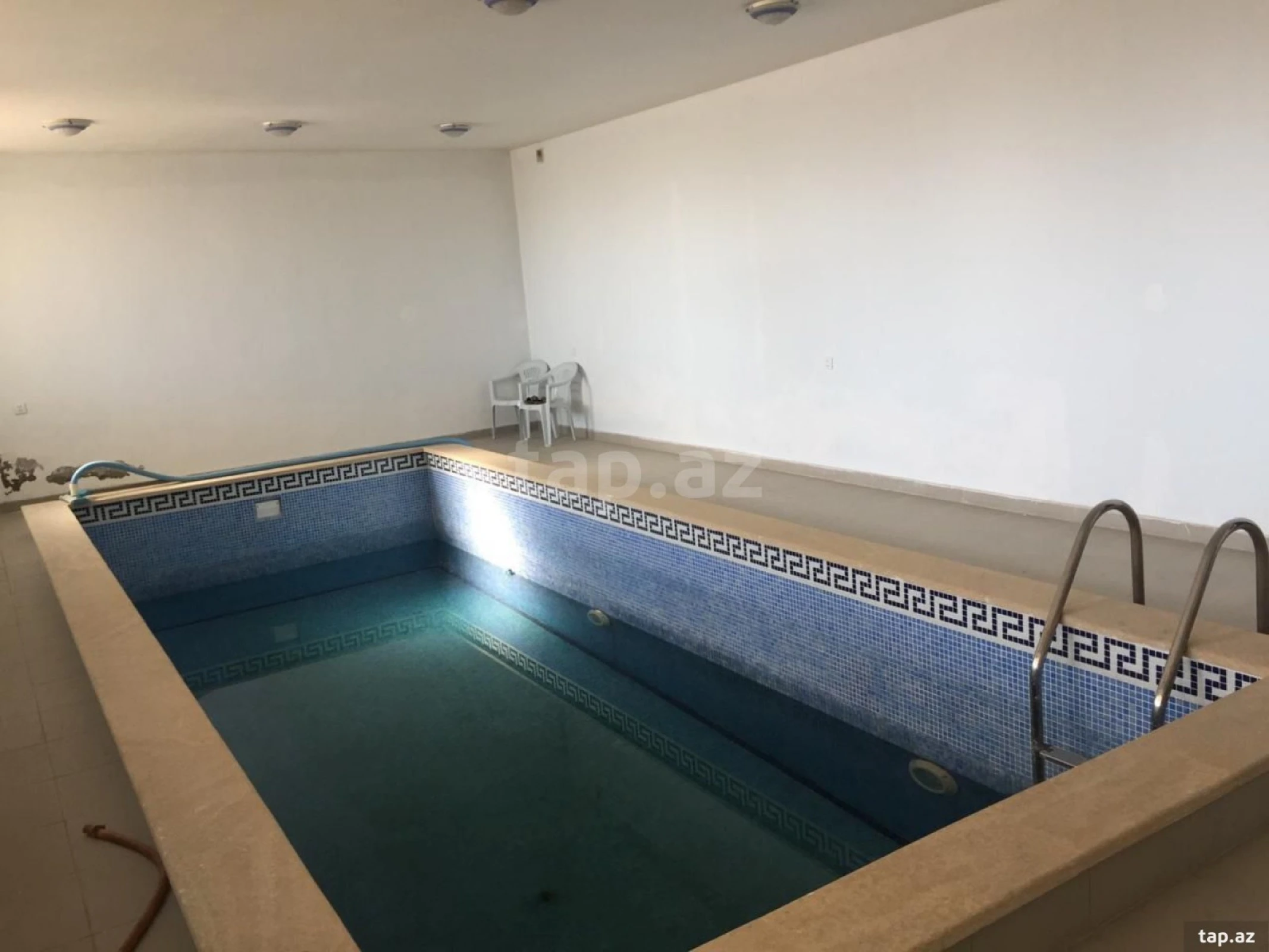 Kirayə verilir 10 otaqlı həyət evi