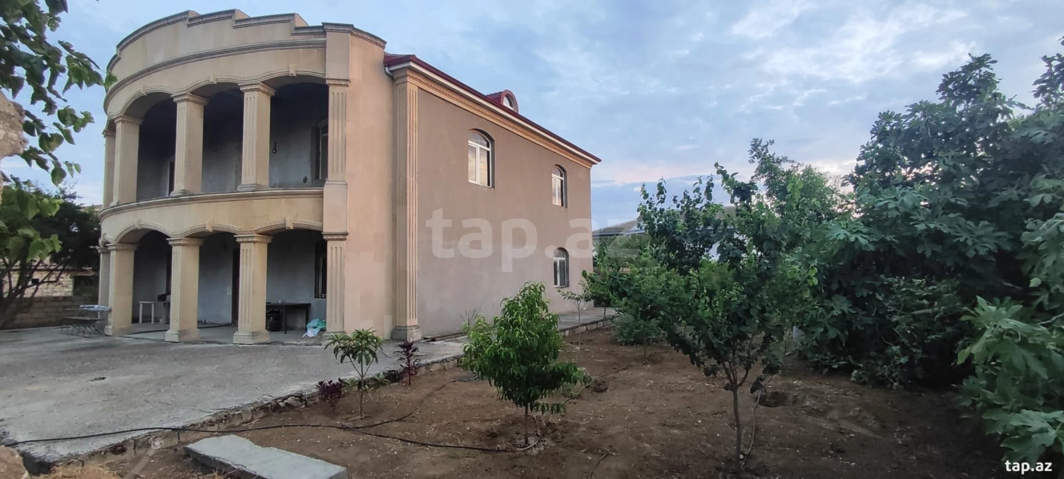 Satılır 7 otaqlı həyət evi