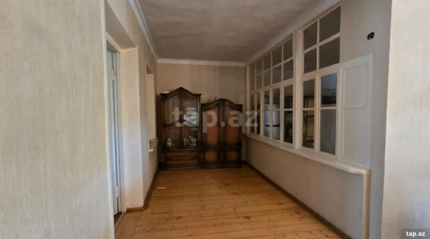 Satılır 8 otaqlı həyət evi
