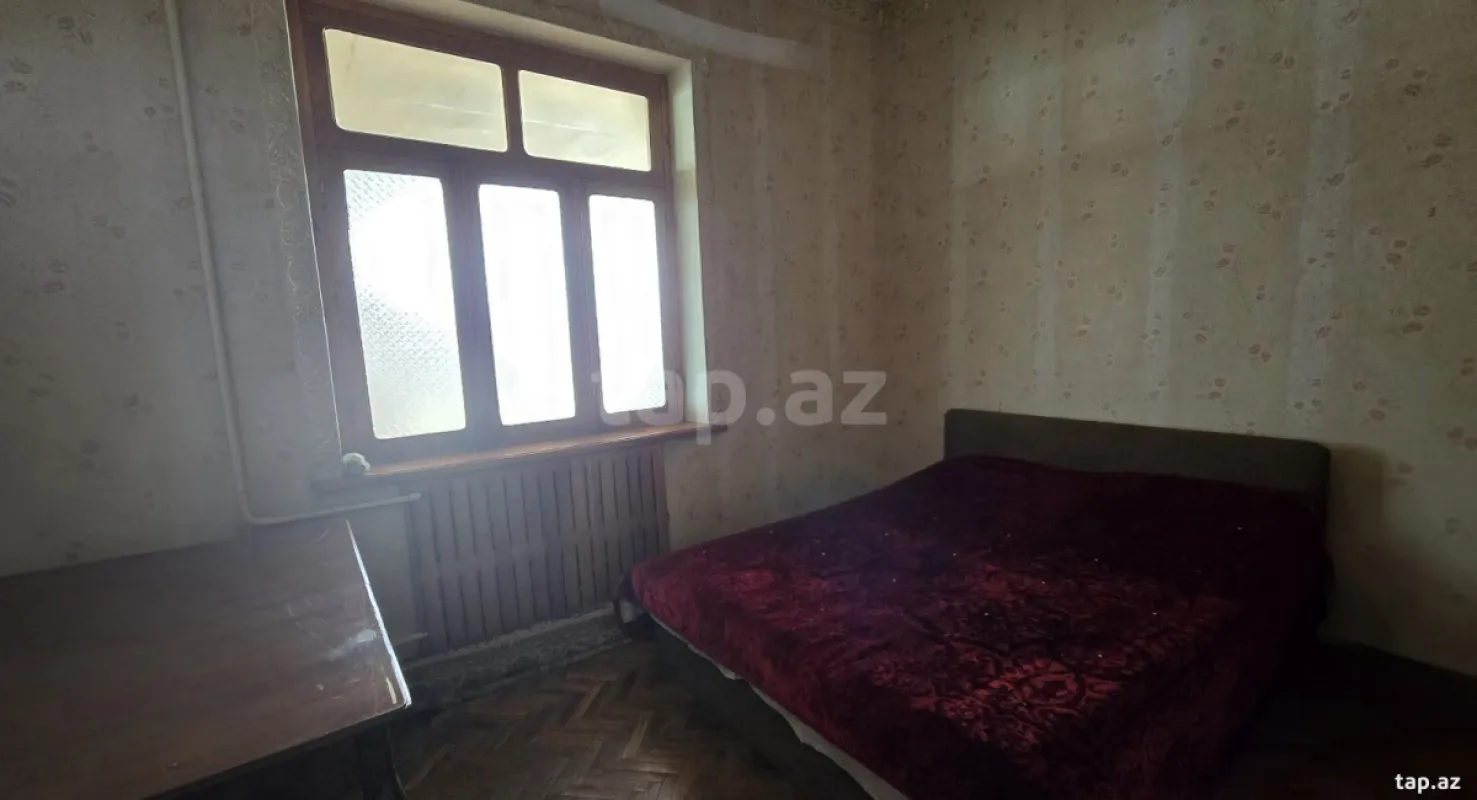 Satılır 8 otaqlı həyət evi