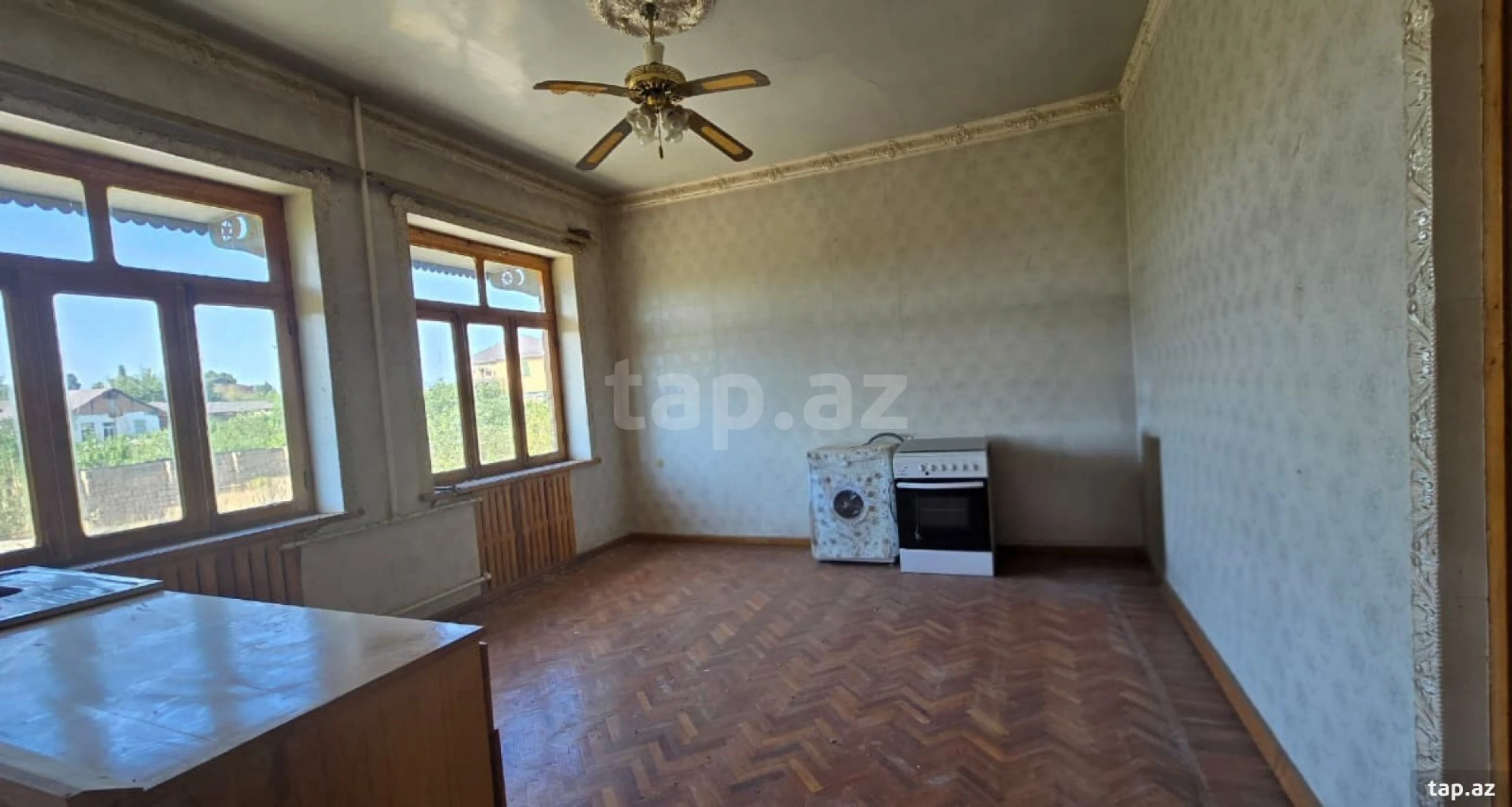 Satılır 8 otaqlı həyət evi