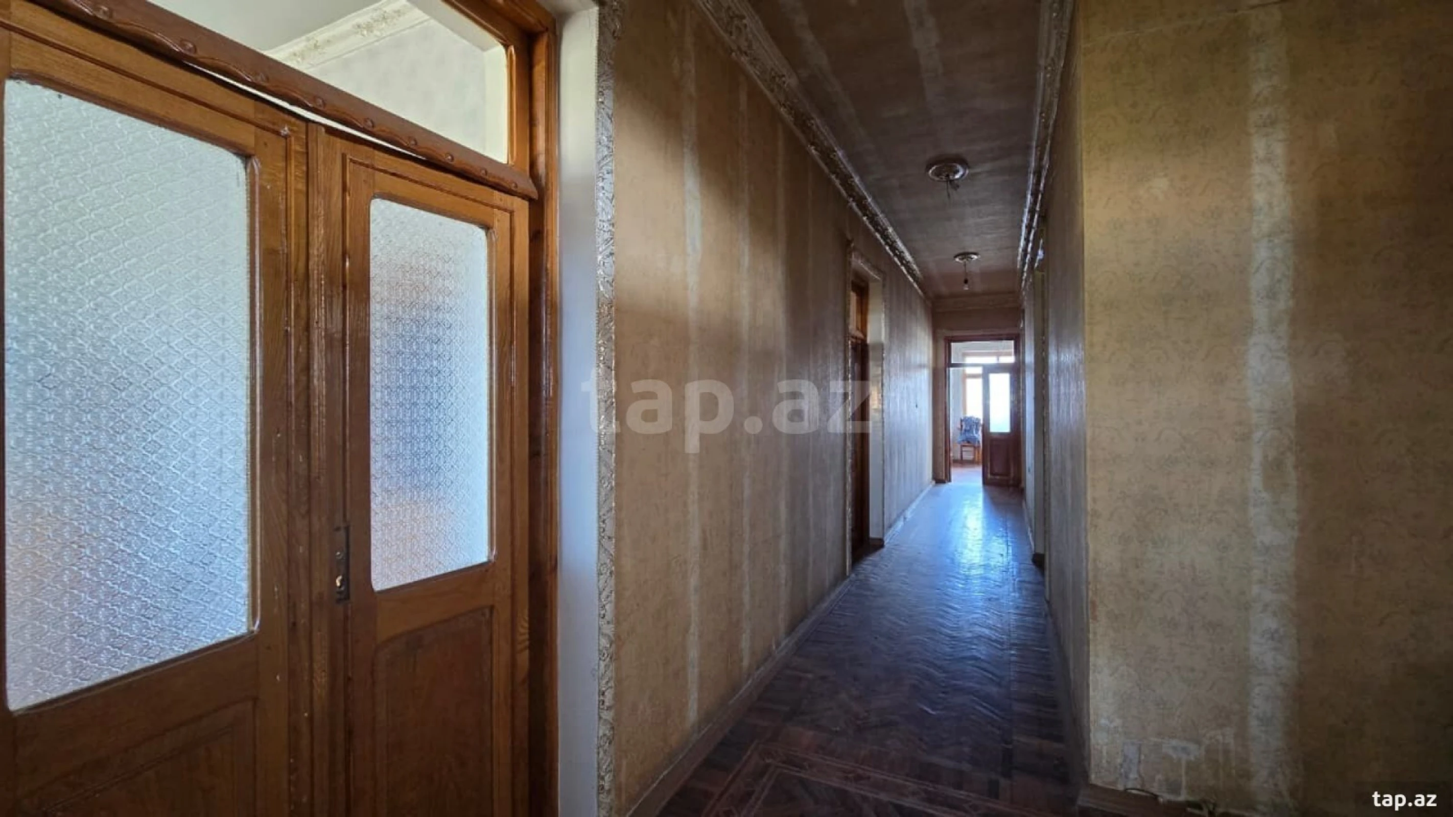 Satılır 8 otaqlı həyət evi