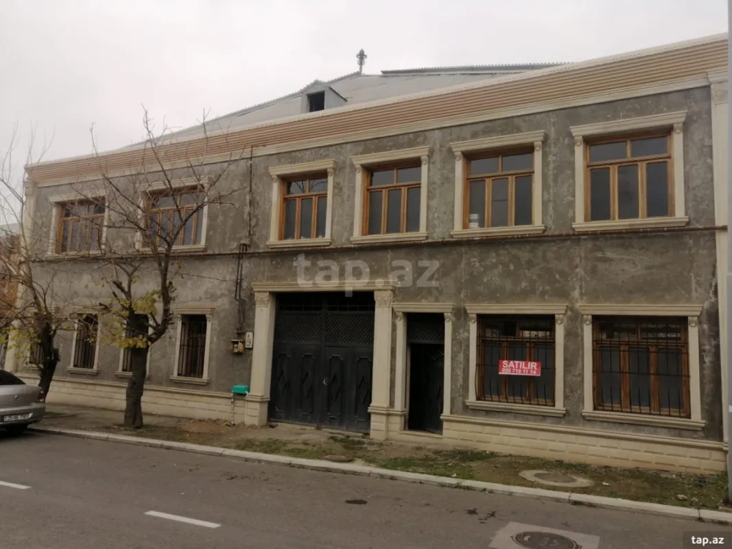 Satılır 8 otaqlı həyət evi