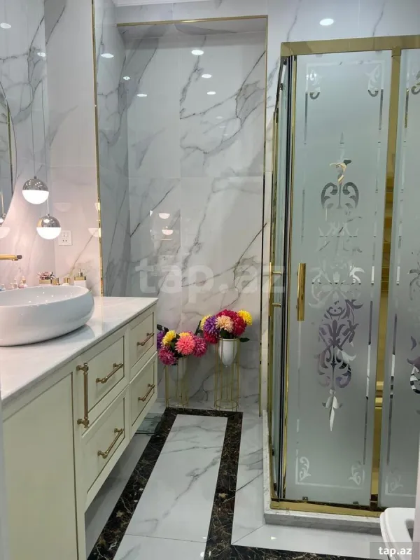 Kirayə verilir 3 otaqlı yeni tikili 130 m²