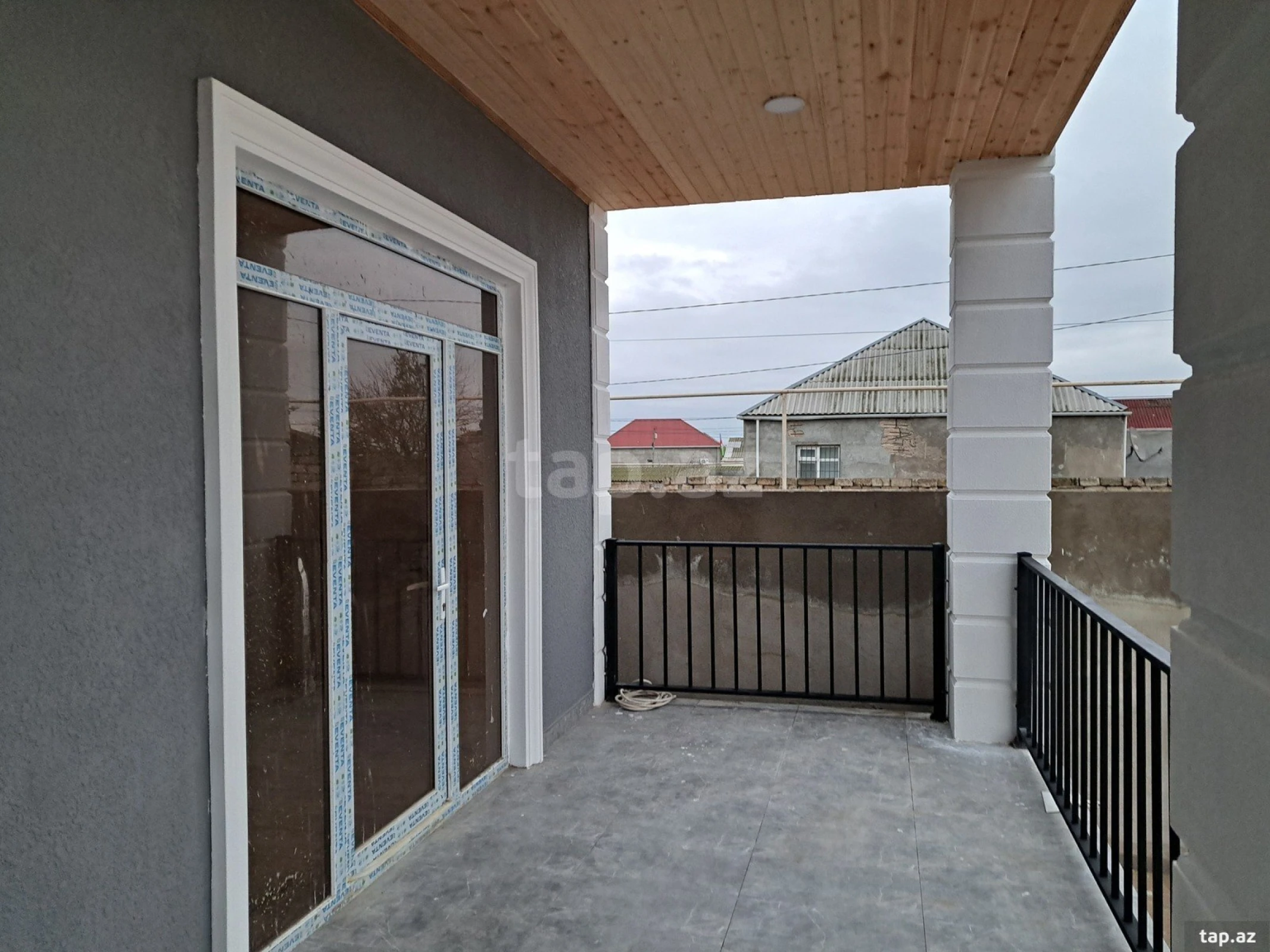 Satılır 4 otaqlı həyət evi