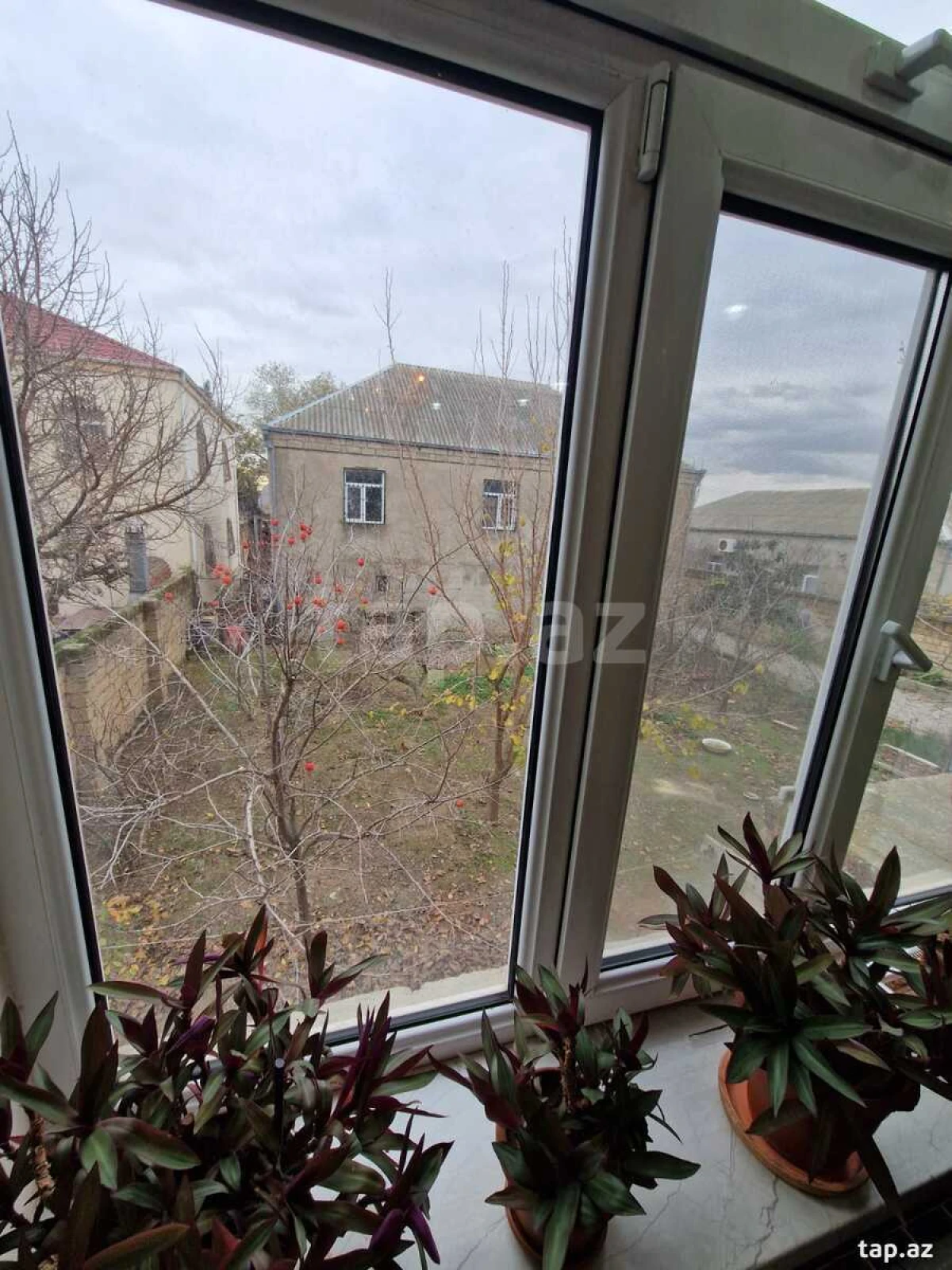 Satılır 5 otaqlı həyət evi