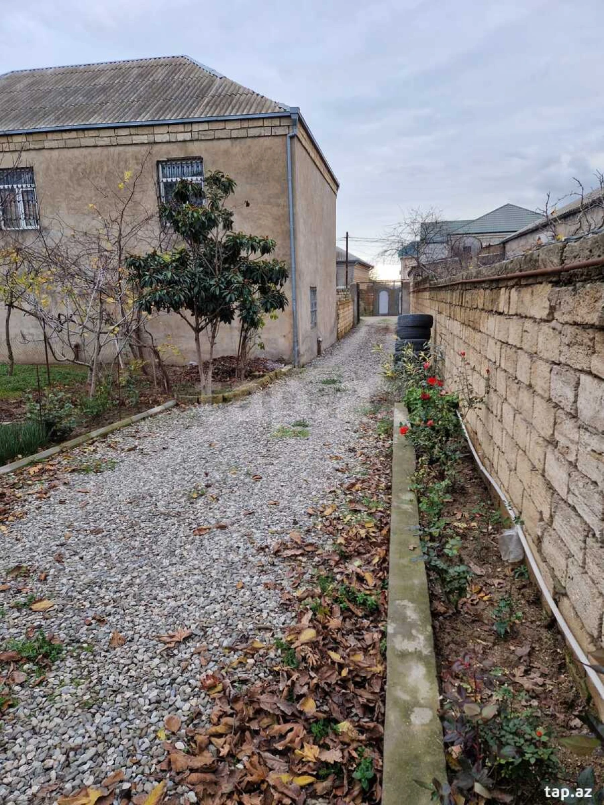 Satılır 5 otaqlı həyət evi