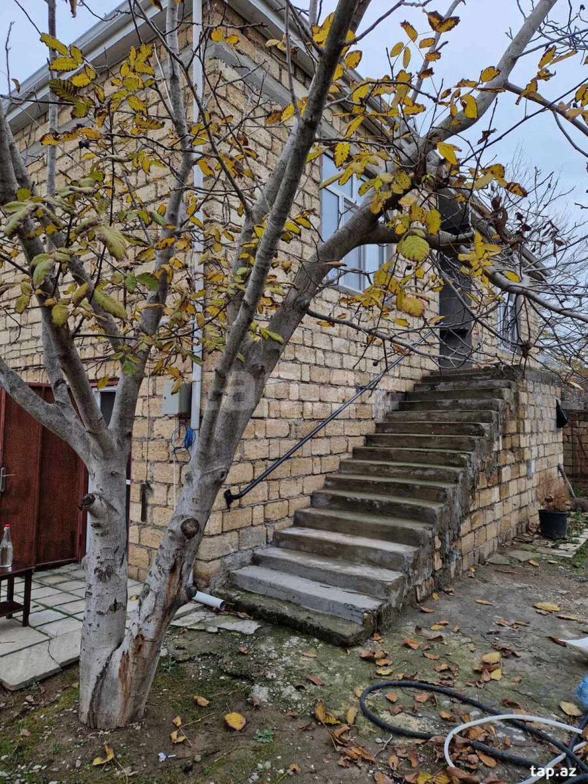 Satılır 5 otaqlı həyət evi