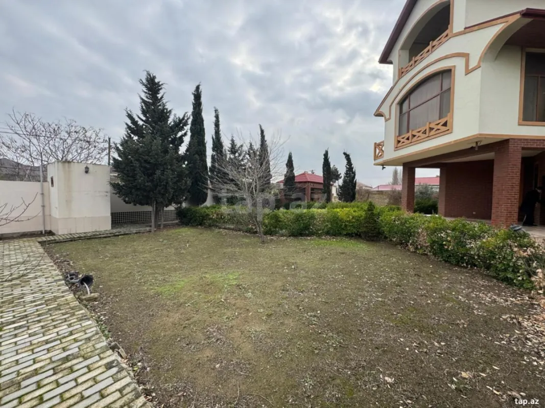 Satılır 7 otaqlı həyət evi 350 m²