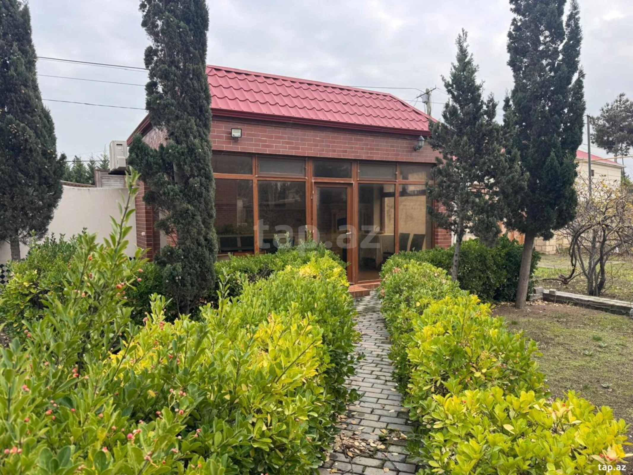 Satılır 7 otaqlı həyət evi 350 m²