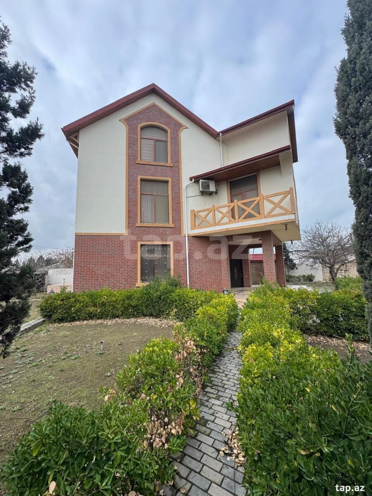 Satılır 7 otaqlı həyət evi 350 m²
