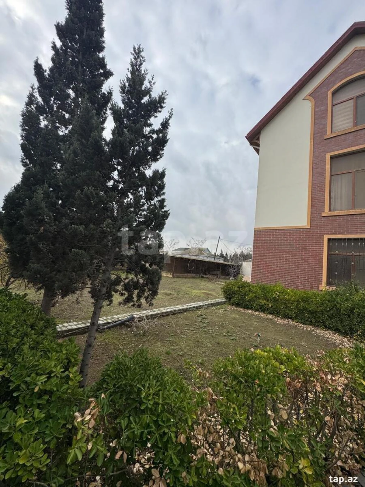 Satılır 7 otaqlı həyət evi 350 m²