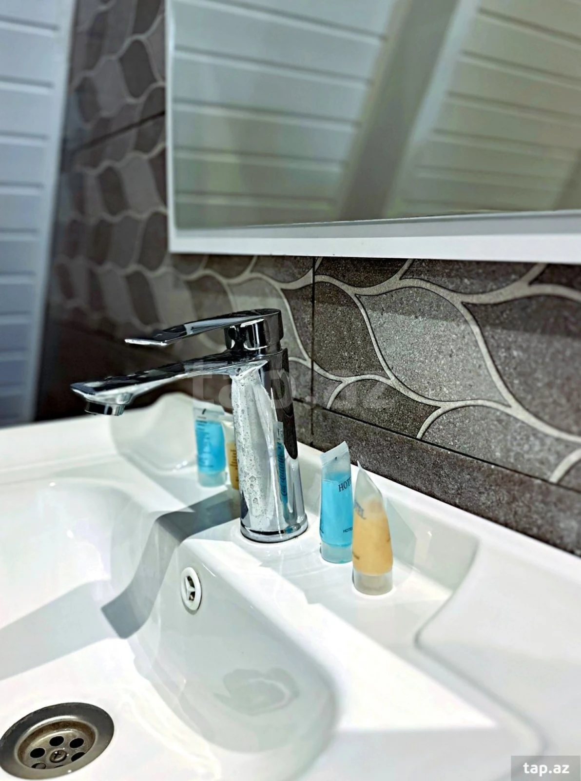 Kirayə verilir 4 otaqlı həyət evi