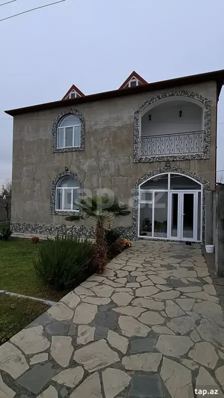 Satılır 5 otaqlı həyət evi 180 m²