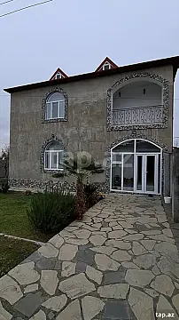 Satılır 5 otaqlı həyət evi 180 m² — Qax 5 otaq 180.00 m²
