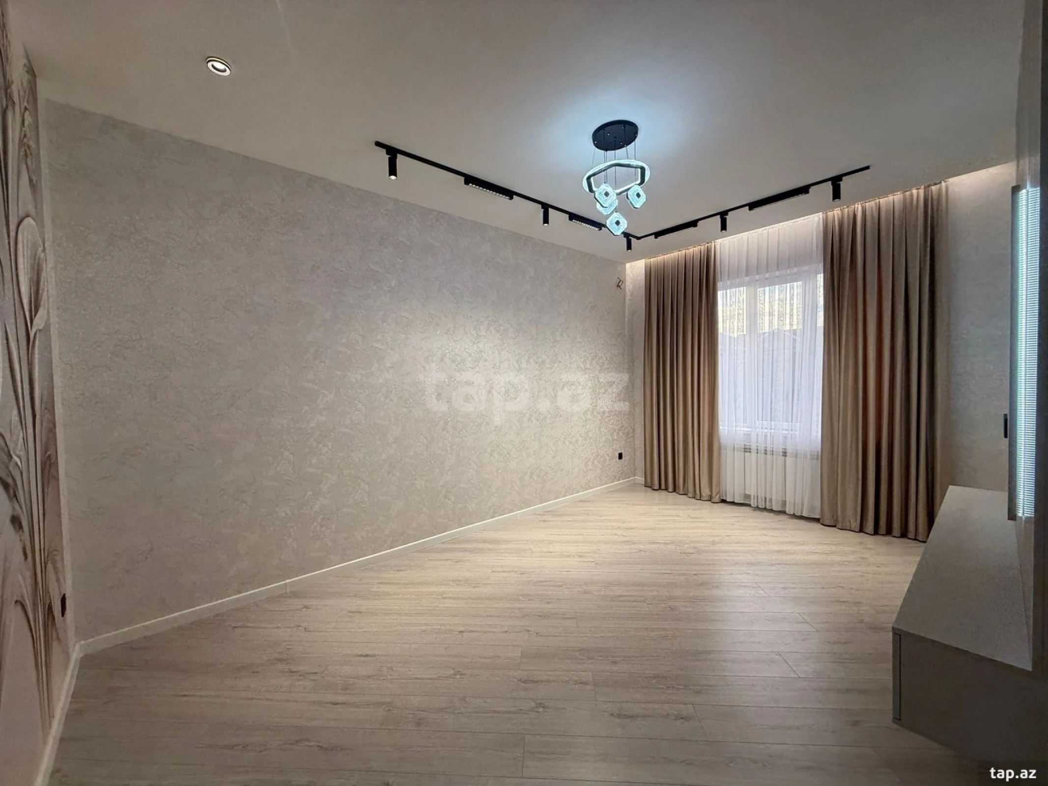 Satılır 6 otaqlı həyət evi