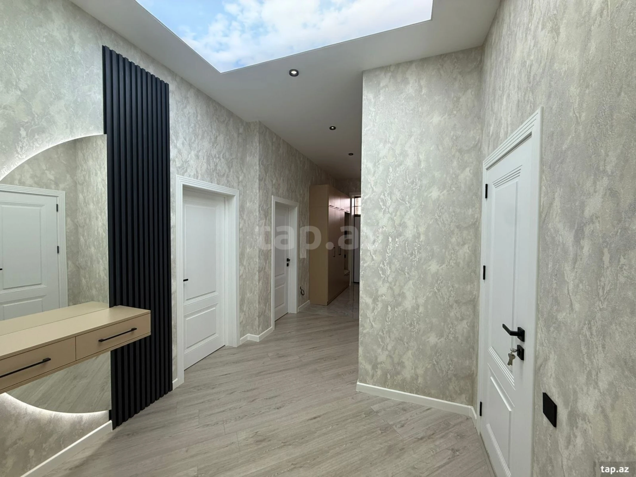 Satılır 6 otaqlı həyət evi