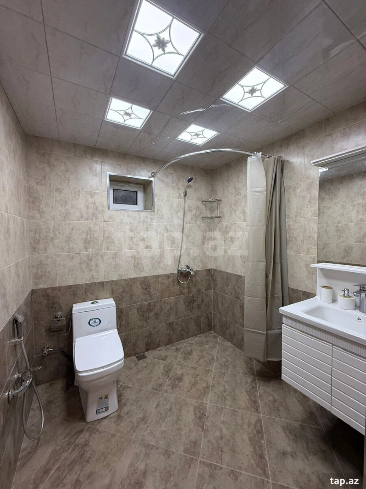 Satılır 6 otaqlı həyət evi