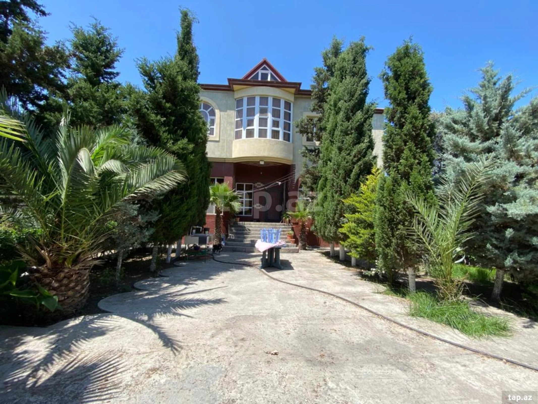 Satılır 5 otaqlı həyət evi