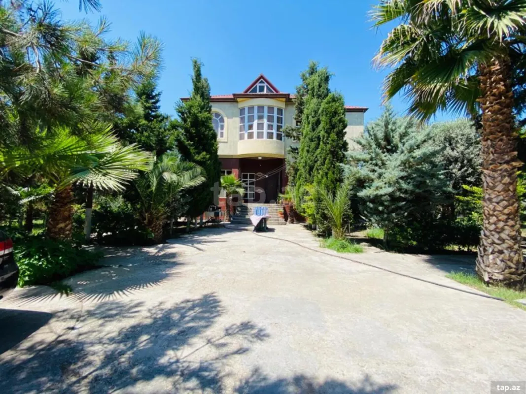 Satılır 5 otaqlı həyət evi