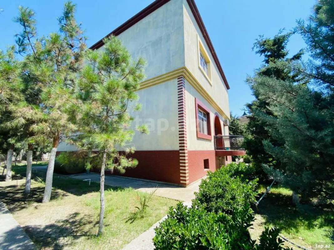 Satılır 5 otaqlı həyət evi
