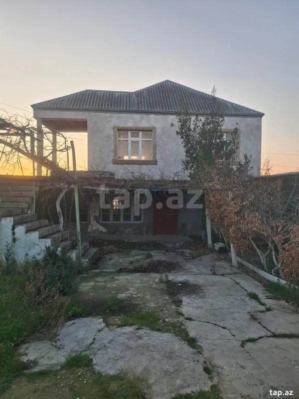 Satılır 6 otaqlı həyət evi 415 m²