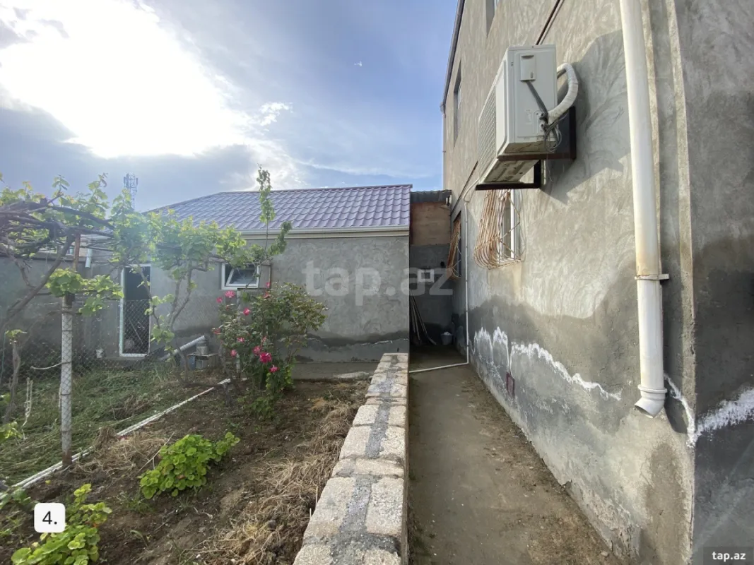 Satılır 5 otaqlı həyət evi