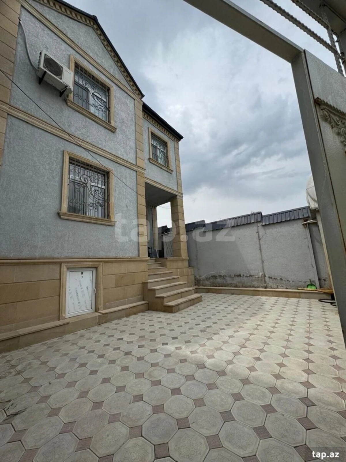 Satılır 4 otaqlı həyət evi 182 m²