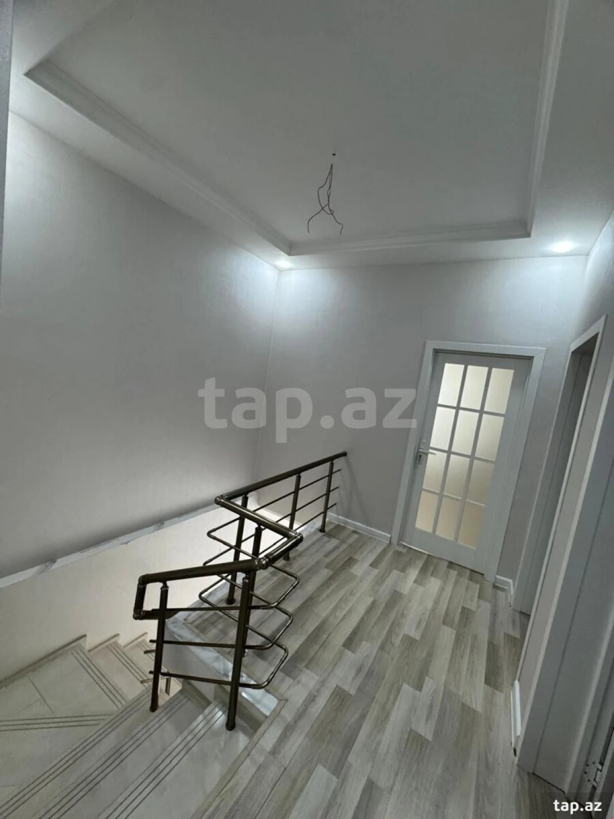 Satılır 4 otaqlı həyət evi 182 m²