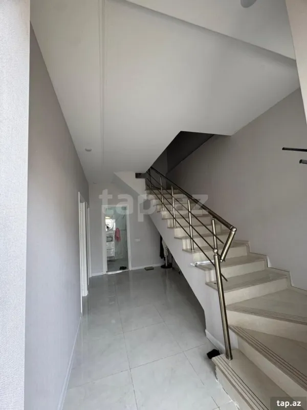Satılır 4 otaqlı həyət evi 182 m²