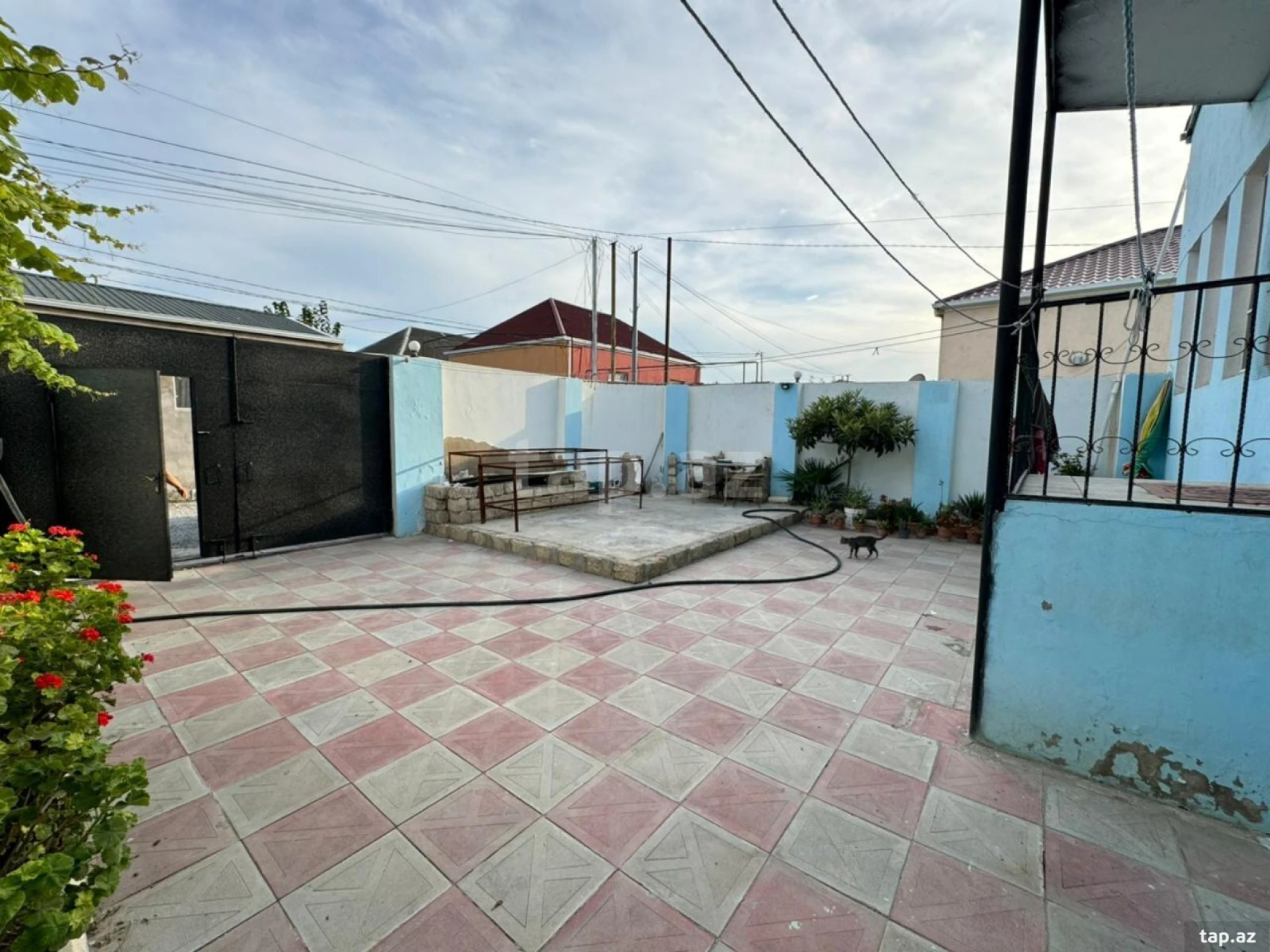 Satılır 5 otaqlı həyət evi