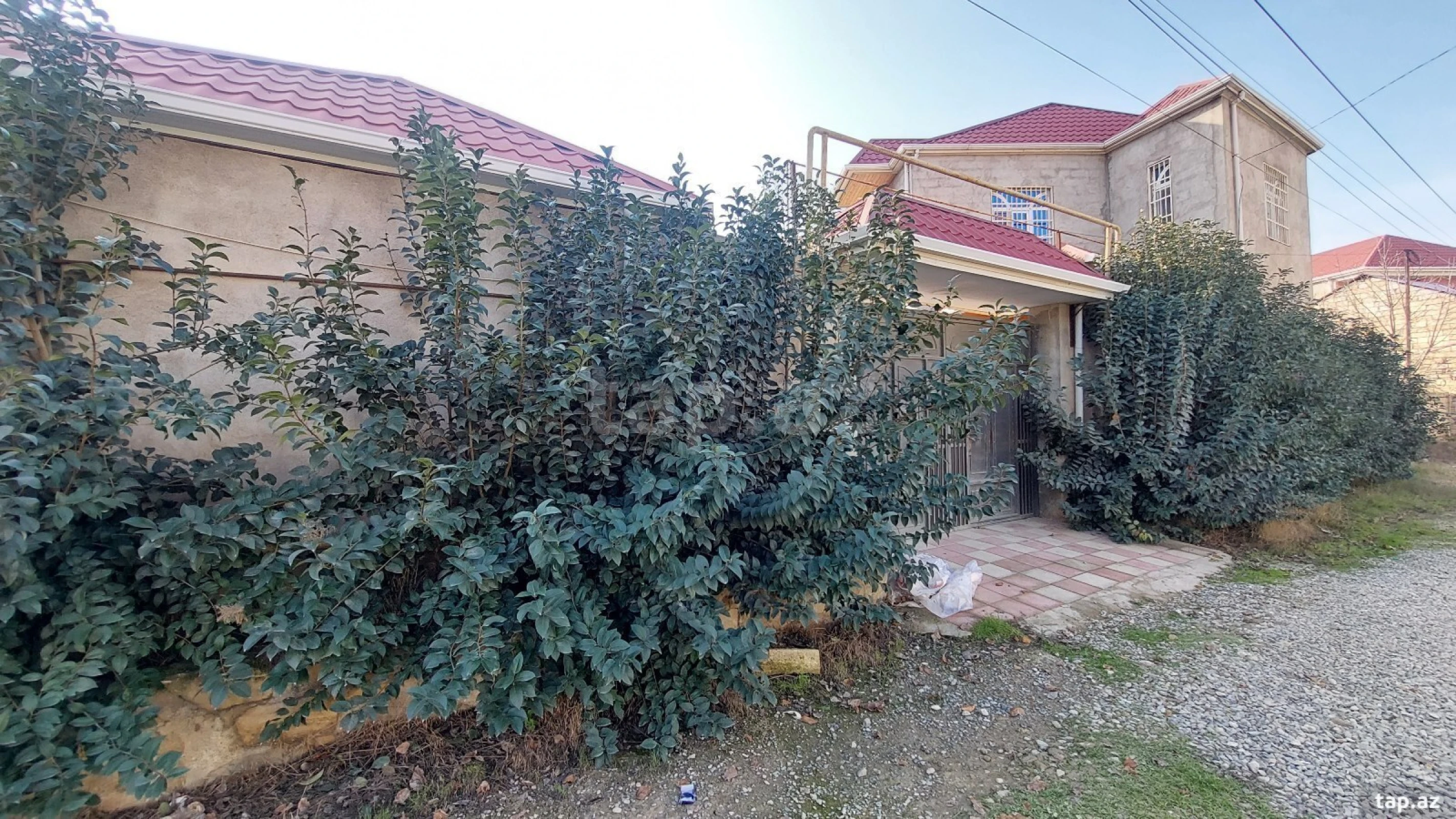 Satılır 4 otaqlı həyət evi