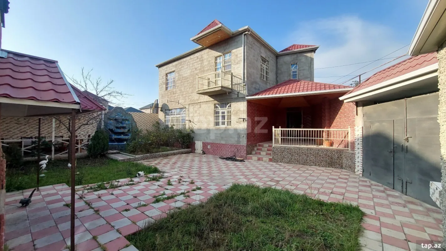 Satılır 4 otaqlı həyət evi
