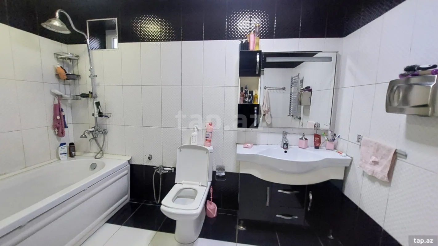 Satılır 4 otaqlı həyət evi