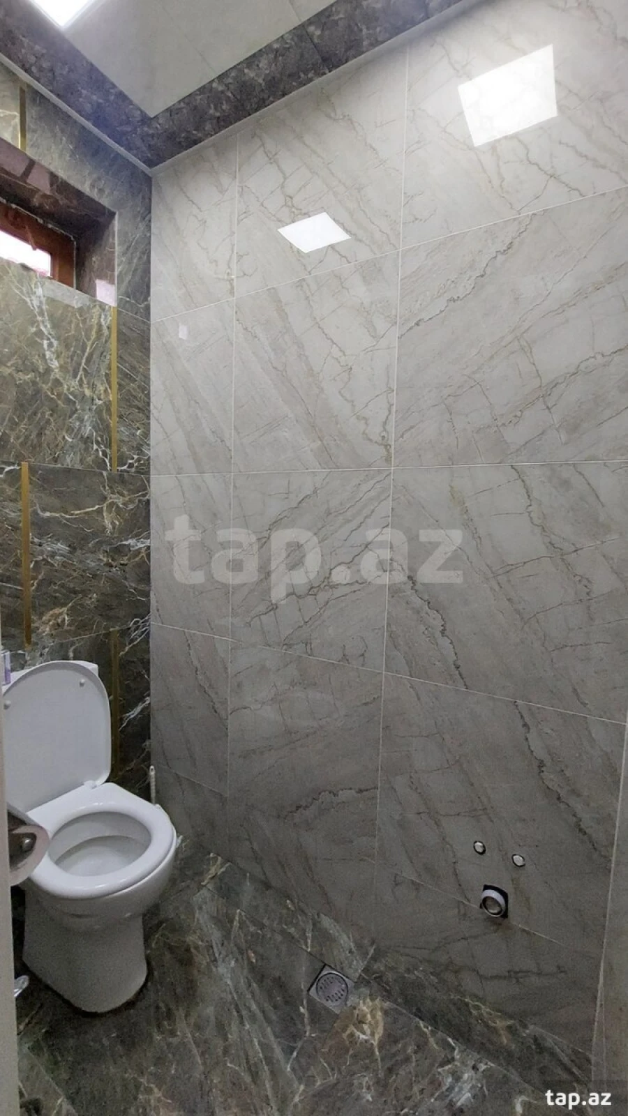 Satılır 8 otaqlı həyət evi