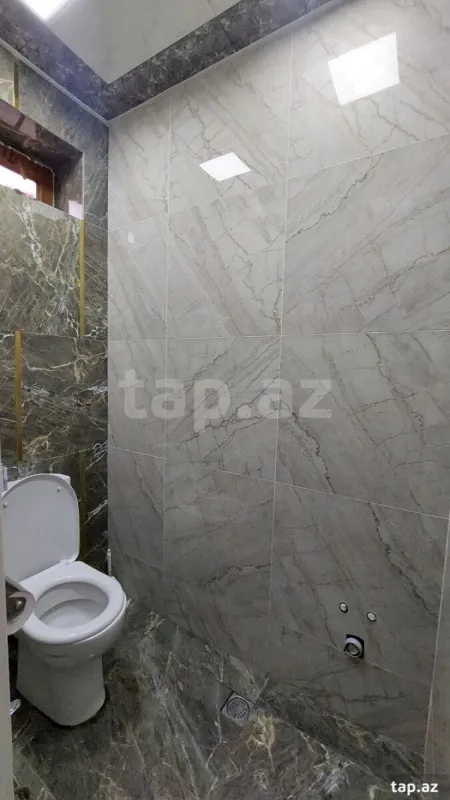 Satılır 8 otaqlı həyət evi