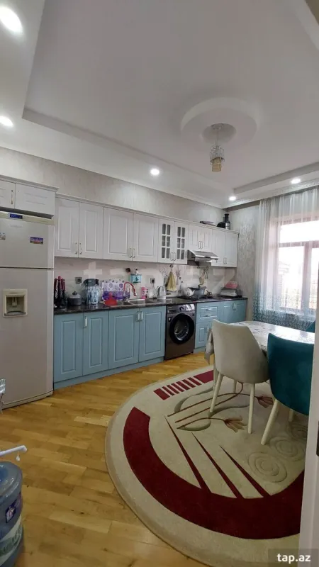 Satılır 8 otaqlı həyət evi