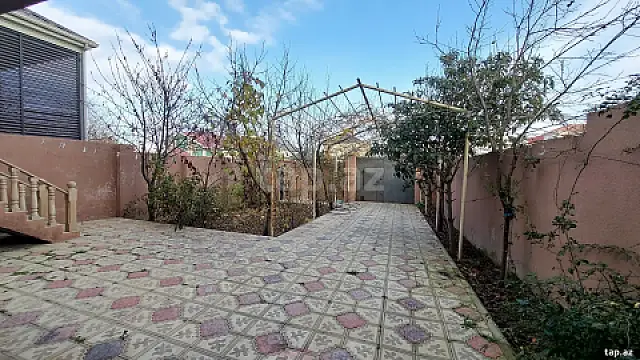 Satılır 8 otaqlı həyət evi
